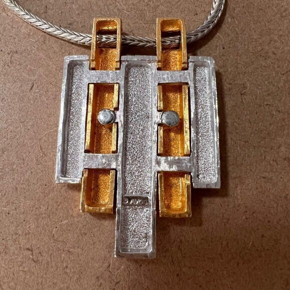 VINTAGE AVON Pendant Necklace 17 in Silver Tone / Gold Tone - Picture 5 of 7